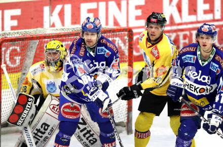 EBEL. Eishockey Bundesliga. EC Rekord Fenster VSV gegen UPC Vienna Capitals. Shayne Toporowski, Mario Altmann,   (VSV), Reinhard Divis, Peter Casparsson (Caps). Villach, am 27.1.2012.
Foto: Kuess 


---
pressefotos, pressefotografie, kuess, qs, qspictures, sport, bild, bilder, bilddatenbank