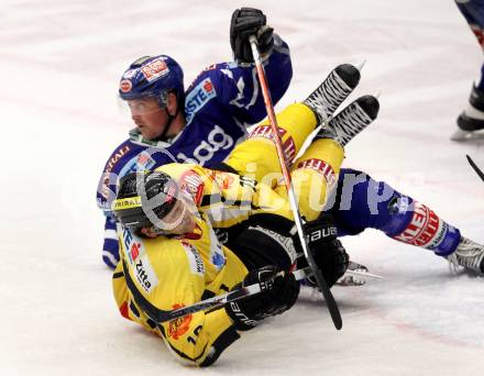 EBEL. Eishockey Bundesliga. EC Rekord Fenster VSV gegen UPC Vienna Capitals. Robert Shearer,  (VSV), Philipp Pinter (Caps). Villach, am 27.1.2012.
Foto: Kuess 


---
pressefotos, pressefotografie, kuess, qs, qspictures, sport, bild, bilder, bilddatenbank