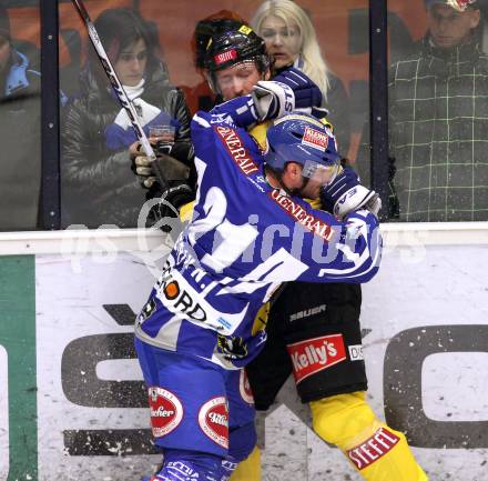 EBEL. Eishockey Bundesliga. EC Rekord Fenster VSV gegen UPC Vienna Capitals. Nicolas Petrik,  (VSV), Philipp Pinter (Caps). Villach, am 27.1.2012.
Foto: Kuess 


---
pressefotos, pressefotografie, kuess, qs, qspictures, sport, bild, bilder, bilddatenbank