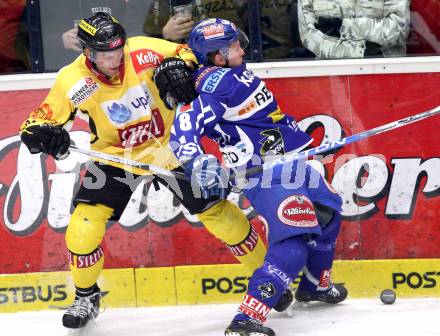 EBEL. Eishockey Bundesliga. EC Rekord Fenster VSV gegen UPC Vienna Capitals. Roland Kaspitz,  (VSV), Peter Casparsson (Caps). Villach, am 27.1.2012.
Foto: Kuess 


---
pressefotos, pressefotografie, kuess, qs, qspictures, sport, bild, bilder, bilddatenbank