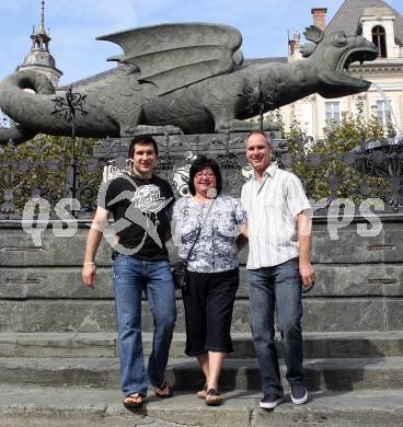 EBEL. Eishockey Bundesliga. Tyler Spurgeon (KAC) mit Mutter Debi und Vater Barry. Klagenfurt, am 24.9.2011.
Foto: Kuess
---
pressefotos, pressefotografie, kuess, qs, qspictures, sport, bild, bilder, bilddatenbank