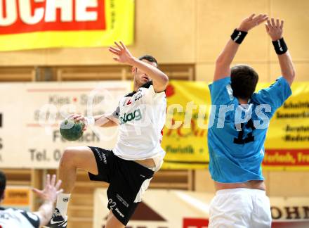 Handball Bundesliga. SC Ferlach gegen SU Falekensteiner Katschberg St. Poelten. Dean Pomorisac,  (SC Ferlach), Stephan Hollaus (St. Poelten). Ferlach, am 28.1.2012. Ferlach, 28.1.2012.
Foto: kuess
Foto: Kuess
---
pressefotos, pressefotografie, kuess, qs, qspictures, sport, bild, bilder, bilddatenbank