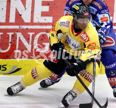 EBEL. Eishockey Bundesliga. EC Rekord Fenster VSV gegen UPC Vienna Capitals.  Nathan Robinson (Caps). Villach, am 27.1.2012.
Foto: Kuess 


---
pressefotos, pressefotografie, kuess, qs, qspictures, sport, bild, bilder, bilddatenbank