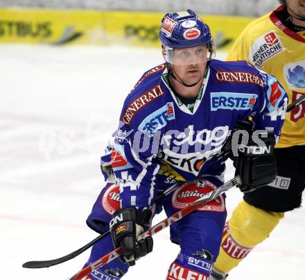 EBEL. Eishockey Bundesliga. EC Rekord Fenster VSV gegen UPC Vienna Capitals. Robert Shearer (VSV). Villach, am 27.1.2012.
Foto: Kuess 


---
pressefotos, pressefotografie, kuess, qs, qspictures, sport, bild, bilder, bilddatenbank