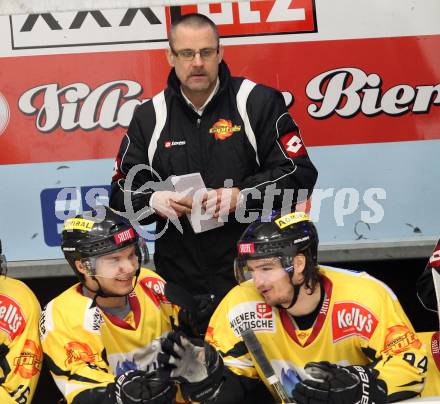 EBEL. Eishockey Bundesliga. EC Rekord Fenster VSV gegen UPC Vienna Capitals.  Trainer Tommy Samuelsson  (Caps). Villach, am 27.1.2012.
Foto: Kuess 


---
pressefotos, pressefotografie, kuess, qs, qspictures, sport, bild, bilder, bilddatenbank