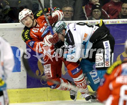 EBEL. Eishockey Bundesliga. KAC gegen EHC LIWEST Linz. David Schuller, (KAC), Michael Mayr (Linz). Klagenfurt, am 29.1.2012.
Foto: Kuess

---
pressefotos, pressefotografie, kuess, qs, qspictures, sport, bild, bilder, bilddatenbank