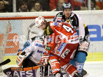 EBEL. Eishockey Bundesliga. KAC gegen EHC LIWEST Linz. Markus Pirmann, (KAC), Michael Mayr (Linz). Klagenfurt, am 29.1.2012.
Foto: Kuess

---
pressefotos, pressefotografie, kuess, qs, qspictures, sport, bild, bilder, bilddatenbank