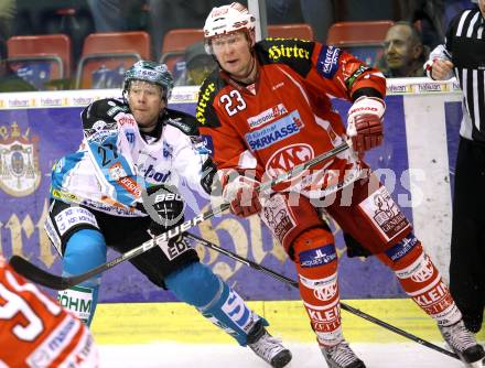 EBEL. Eishockey Bundesliga. KAC gegen EHC LIWEST Linz. Mike Siklenka, (KAC), Jan-Axel Alavaara (Linz). Klagenfurt, am 29.1.2012.
Foto: Kuess

---
pressefotos, pressefotografie, kuess, qs, qspictures, sport, bild, bilder, bilddatenbank