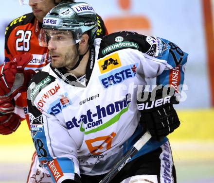 EBEL. Eishockey Bundesliga. KAC gegen EHC LIWEST Linz. Mike Ouellette (Linz). Klagenfurt, am 29.1.2012.
Foto: Kuess

---
pressefotos, pressefotografie, kuess, qs, qspictures, sport, bild, bilder, bilddatenbank