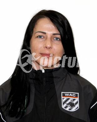 Fussball. WAC/St. Andrae. Mannschaftsfoto. Portrait. Masseurin Amela Baltic. Wolfsberg, 1.2.2012.
Foto: Kuess
---
pressefotos, pressefotografie, kuess, qs, qspictures, sport, bild, bilder, bilddatenbank