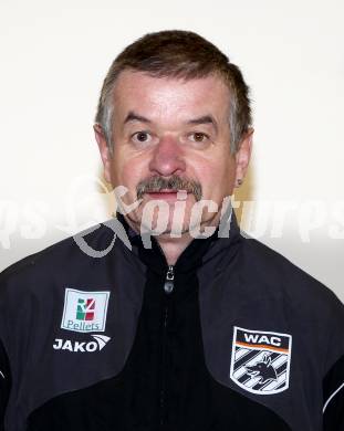 Fussball. WAC/St. Andrae. Mannschaftsfoto. Portrait. Zeugwart Toni Rossmann. Wolfsberg, 1.2.2012.
Foto: Kuess
---
pressefotos, pressefotografie, kuess, qs, qspictures, sport, bild, bilder, bilddatenbank