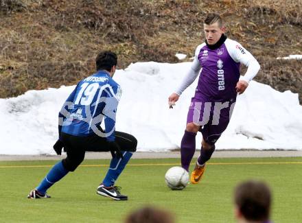 Fussball Testspiel. SK Austria Klagenfurt gegen WAC/St. Andrae.  Elias Wagner (Klagenfurt), Roland Putsche (WAC). Poggersdorf, am 1.2.2012.
Foto: Kuess
---
pressefotos, pressefotografie, kuess, qs, qspictures, sport, bild, bilder, bilddatenbank