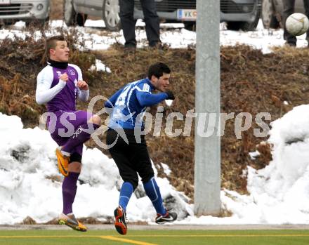 Fussball Testspiel. SK Austria Klagenfurt gegen WAC/St. Andrae.  Elias Wagner (Klagenfurt), Roland Putsche (WAC). Poggersdorf, am 1.2.2012.
Foto: Kuess
---
pressefotos, pressefotografie, kuess, qs, qspictures, sport, bild, bilder, bilddatenbank