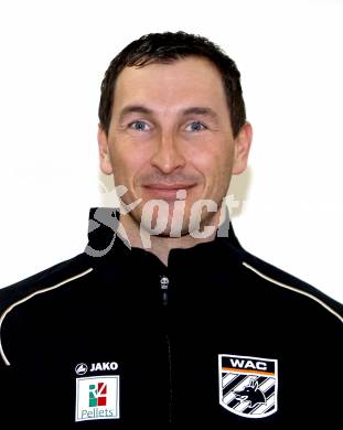 Fussball. WAC/St. Andrae. Mannschaftsfoto. Portrait. Tormanntrainer Adolf Preschern . Wolfsberg, 1.2.2012.
Foto: Kuess
---
pressefotos, pressefotografie, kuess, qs, qspictures, sport, bild, bilder, bilddatenbank