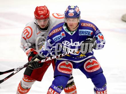 EBEL. Eishockey Bundesliga. EC Rekord Fenster VSV gegen HK Acroni Jesenice. Robert Shearer, (VSV),  Anze Kuralt  (Jesenice). Villach, am 3.2.2012.
Foto: Kuess 


---
pressefotos, pressefotografie, kuess, qs, qspictures, sport, bild, bilder, bilddatenbank