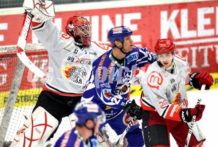 EBEL. Eishockey Bundesliga. KAC gegen SAPA Fehervar AV19. Mike Craig, (KAC), Michal Fikrt, Aleksandar Magovac  (Alba Volan). Klagenfurt, am 3.2.2012.
Foto: Kuess

---
pressefotos, pressefotografie, kuess, qs, qspictures, sport, bild, bilder, bilddatenbank