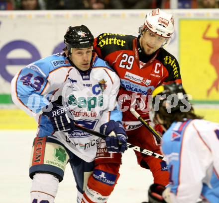 EBEL. Eishockey Bundesliga. KAC gegen SAPA Fehervar AV19. BRANDNER Christoph (KAC), SILLE Tamas (Alba Volan). Klagenfurt, am 3.2.2012.
Foto: Kuess

---
pressefotos, pressefotografie, kuess, qs, qspictures, sport, bild, bilder, bilddatenbank