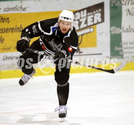 Eishockey. CHL. Carinthian Hockey League. USC HUFIX Velden gegen Tarco Woelfe Klagenfurt. Tino Teppert (Tarco). Velden, 8.2.2012.
Foto: Kuess
---
pressefotos, pressefotografie, kuess, qs, qspictures, sport, bild, bilder, bilddatenbank