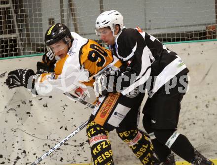 Eishockey. CHL. Carinthian Hockey League. USC HUFIX Velden gegen Tarco Woelfe Klagenfurt. Martin Dittrich (Velden), Christoph Skriner(Tarco). Velden, 8.2.2012.
Foto: kuess
---
pressefotos, pressefotografie, kuess, qs, qspictures, sport, bild, bilder, bilddatenbank