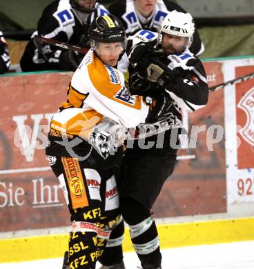 Eishockey. CHL. Carinthian Hockey League. USC HUFIX Velden gegen Tarco Woelfe Klagenfurt. Martin Dittrich (Velden), Andreas Moschik (Tarco). Velden, 8.2.2012.
Foto: kuess
---
pressefotos, pressefotografie, kuess, qs, qspictures, sport, bild, bilder, bilddatenbank