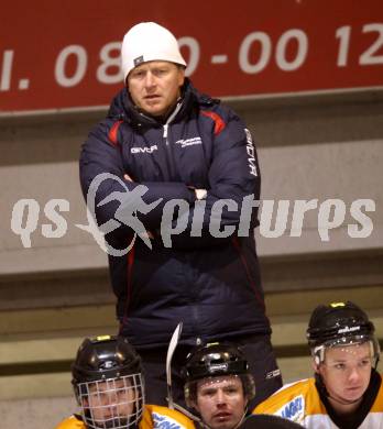 Eishockey. CHL. Carinthian Hockey League. USC HUFIX Velden gegen Tarco Woelfe Klagenfurt. Trainer Robert Moser (Velden). Velden, 8.2.2012.
Foto: kuess
---
pressefotos, pressefotografie, kuess, qs, qspictures, sport, bild, bilder, bilddatenbank