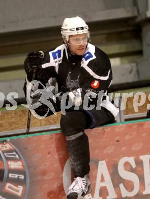 Eishockey. CHL. Carinthian Hockey League. USC HUFIX Velden gegen Tarco Woelfe Klagenfurt. Tino Teppert (Tarco). Velden, 8.2.2012.
Foto: Kuess
---
pressefotos, pressefotografie, kuess, qs, qspictures, sport, bild, bilder, bilddatenbank