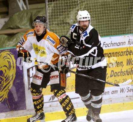 Eishockey. CHL. Carinthian Hockey League. USC HUFIX Velden gegen Tarco Woelfe Klagenfurt. Oliver Oberrauner (Velden), Andreas Moschik (Tarco). Velden, 8.2.2012.
Foto: Kuess
---
pressefotos, pressefotografie, kuess, qs, qspictures, sport, bild, bilder, bilddatenbank