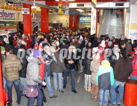 EBEL. Eishockey Bundesliga. KAC gegen HDD TILIA Olimpija Ljubljana. Protest der Fans gegen ueberhoehte Abopreise. Klagenfurt, am 12.2.2012.
Foto: Kuess

---
pressefotos, pressefotografie, kuess, qs, qspictures, sport, bild, bilder, bilddatenbank