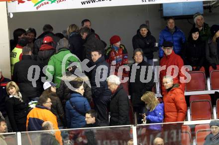 EBEL. Eishockey Bundesliga. KAC gegen HDD TILIA Olimpija Ljubljana. Protest der Fans gegen ueberhoehte Abopreise. Klagenfurt, am 12.2.2012.
Foto: Kuess

---
pressefotos, pressefotografie, kuess, qs, qspictures, sport, bild, bilder, bilddatenbank