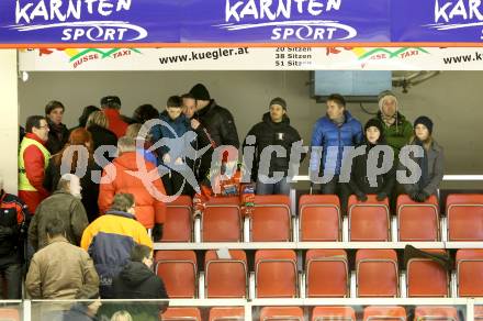 EBEL. Eishockey Bundesliga. KAC gegen HDD TILIA Olimpija Ljubljana. Protest der Fans gegen ueberhoehte Abopreise. Klagenfurt, am 12.2.2012.
Foto: Kuess

---
pressefotos, pressefotografie, kuess, qs, qspictures, sport, bild, bilder, bilddatenbank