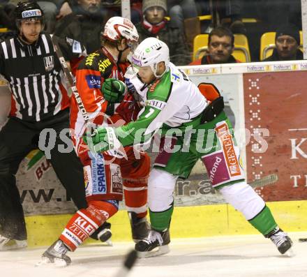 EBEL. Eishockey Bundesliga. KAC gegen HDD TILIA Olimpija Ljubljana. PIRMANN Markus (KAC), VEDLIN Domen (Laibach). Klagenfurt, am 12.2.2012.
Foto: Kuess

---
pressefotos, pressefotografie, kuess, qs, qspictures, sport, bild, bilder, bilddatenbank