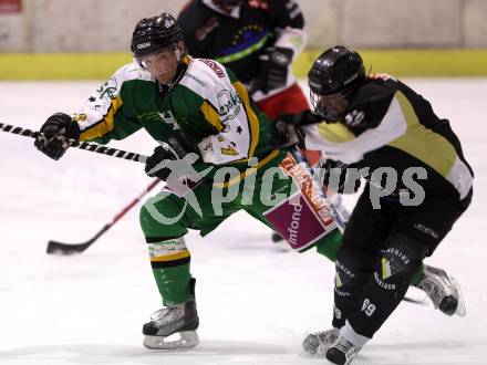 Eishockey. Tarco Oldboys gegen Humanomed. Juergen Picej (Tarco), Mario Morokutti (Humanomed). Klagenfurt, am 11.2.2012.
Foto: Kuess
---
pressefotos, pressefotografie, kuess, qs, qspictures, sport, bild, bilder, bilddatenbank