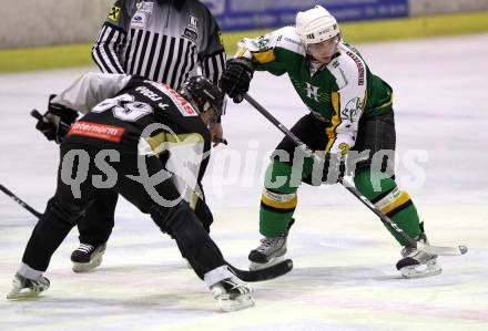 Eishockey. Tarco Oldboys gegen Humanomed. Juergen Picej(Tarco), Alexander Gaertner (Humanomed). Klagenfurt, am 11.2.2012.
Foto: Kuess
---
pressefotos, pressefotografie, kuess, qs, qspictures, sport, bild, bilder, bilddatenbank
