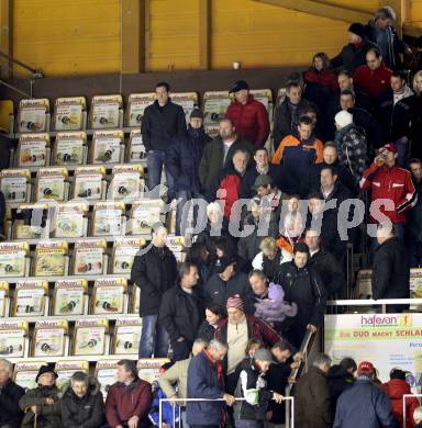 EBEL. Eishockey Bundesliga. KAC gegen HDD TILIA Olimpija Ljubljana. Protest der Fans gegen ueberhoehte Abopreise. Klagenfurt, am 12.2.2012.
Foto: Kuess

---
pressefotos, pressefotografie, kuess, qs, qspictures, sport, bild, bilder, bilddatenbank