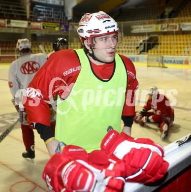 EBEL. Eishockey Bundesliga. KAC. Training. Spurgeon Tyler. Klagenfurt, am 13.2.2012.
Foto: Kuess

---
pressefotos, pressefotografie, kuess, qs, qspictures, sport, bild, bilder, bilddatenbank