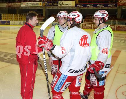 EBEL. Eishockey Bundesliga. KAC. Training. Trainer Christian Weber, Hernegger Lucas, Holzer Nikolaus, Isopp Maximilian. Klagenfurt, am 13.2.2012.
Foto: Kuess

---
pressefotos, pressefotografie, kuess, qs, qspictures, sport, bild, bilder, bilddatenbank