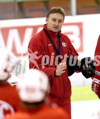 EBEL. Eishockey Bundesliga. KAC. Training. Trainer Christian Weber. Klagenfurt, am 13.2.2012.
Foto: Kuess

---
pressefotos, pressefotografie, kuess, qs, qspictures, sport, bild, bilder, bilddatenbank