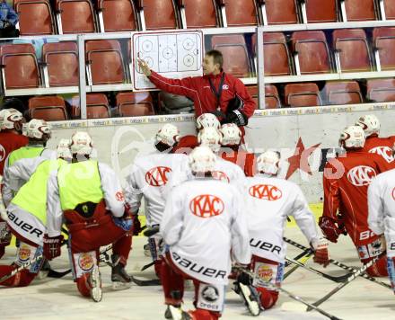 EBEL. Eishockey Bundesliga. KAC. Training. Trainer Christian Weber. Klagenfurt, am 13.2.2012.
Foto: Kuess

---
pressefotos, pressefotografie, kuess, qs, qspictures, sport, bild, bilder, bilddatenbank