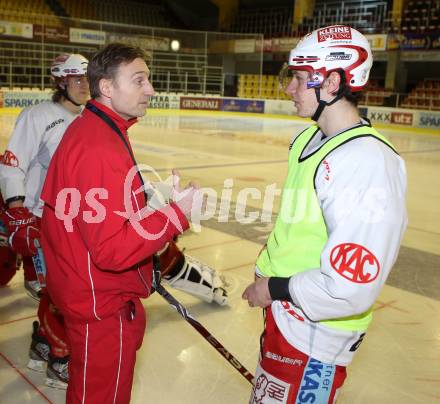 EBEL. Eishockey Bundesliga. KAC. Training. Trainer Christian Weber, Holzer Nikolaus. Klagenfurt, am 13.2.2012.
Foto: Kuess

---
pressefotos, pressefotografie, kuess, qs, qspictures, sport, bild, bilder, bilddatenbank