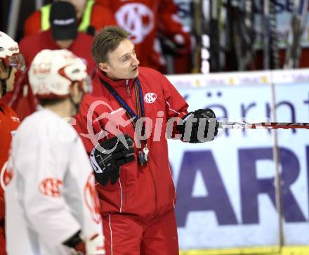 EBEL. Eishockey Bundesliga. KAC. Training. Trainer Christian Weber. Klagenfurt, am 13.2.2012.
Foto: Kuess

---
pressefotos, pressefotografie, kuess, qs, qspictures, sport, bild, bilder, bilddatenbank