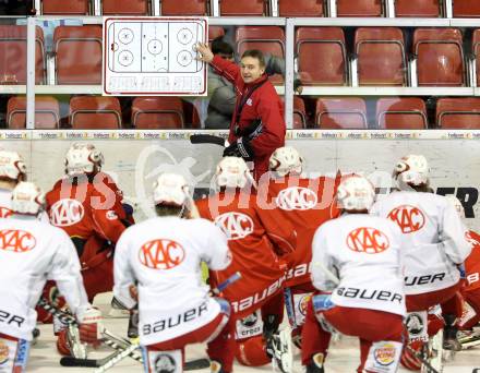 EBEL. Eishockey Bundesliga. KAC. Training. Trainer Christian Weber. Klagenfurt, am 13.2.2012.
Foto: Kuess

---
pressefotos, pressefotografie, kuess, qs, qspictures, sport, bild, bilder, bilddatenbank