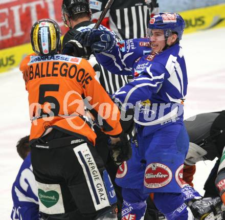 EBEL. Eishockey Bundesliga. EC Rekord Fenster VSV gegen Graz 99ers.  Nico Toff (VSV), Dustin Van Ballegooie (Graz). Villach, am 14.2.2012.
Foto: Kuess 


---
pressefotos, pressefotografie, kuess, qs, qspictures, sport, bild, bilder, bilddatenbank