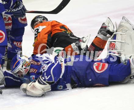 EBEL. Eishockey Bundesliga. EC Rekord Fenster VSV gegen Graz 99ers.  Bernhard Starkbaum (VSV), Zdenek Blatny (Graz). Villach, am 14.2.2012.
Foto: Kuess 


---
pressefotos, pressefotografie, kuess, qs, qspictures, sport, bild, bilder, bilddatenbank