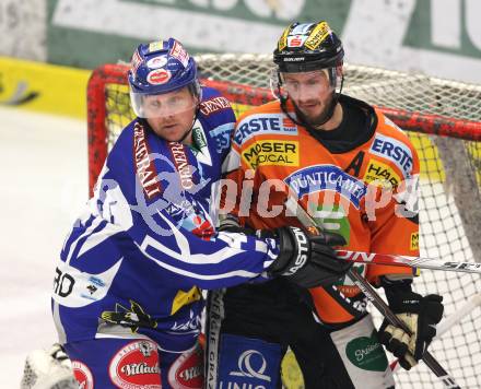 EBEL. Eishockey Bundesliga. EC Rekord Fenster VSV gegen Graz 99ers.  Robert Shearer (VSV), Sven Klimbacher (Graz). Villach, am 14.2.2012.
Foto: Kuess 


---
pressefotos, pressefotografie, kuess, qs, qspictures, sport, bild, bilder, bilddatenbank