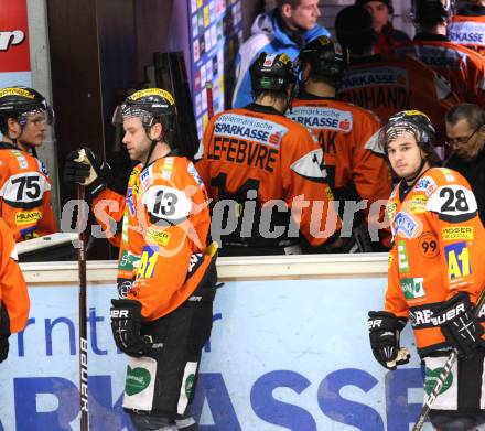 EBEL. Eishockey Bundesliga. EC Rekord Fenster VSV gegen Moser Medical Graz 99ers. enttaeuschte Grazer Spieler. Villach, am 14.2.2012.
Foto: Kuess 


---
pressefotos, pressefotografie, kuess, qs, qspictures, sport, bild, bilder, bilddatenbank