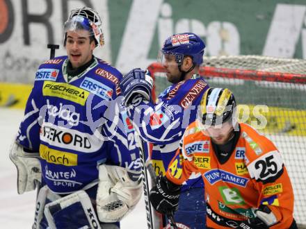 EBEL. Eishockey Bundesliga. EC Rekord Fenster VSV gegen Moser Medical Graz 99ers. Bernhard Starkbaum, Kevin Mitchell,  (VSV), Yvan Busque (Graz). Villach, am 14.2.2012.
Foto: Kuess 


---
pressefotos, pressefotografie, kuess, qs, qspictures, sport, bild, bilder, bilddatenbank