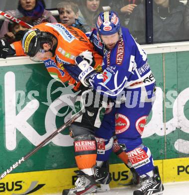 EBEL. Eishockey Bundesliga. EC Rekord Fenster VSV gegen Graz 99ers.  Gerhard Unterluggauer (VSV),  Toni Dahlman (Graz). Villach, am 14.2.2012.
Foto: Kuess 


---
pressefotos, pressefotografie, kuess, qs, qspictures, sport, bild, bilder, bilddatenbank