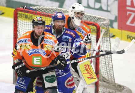 EBEL. Eishockey Bundesliga. EC Rekord Fenster VSV gegen Graz 99ers.  Markus Peintner (VSV), Sven Klimbacher (Graz). Villach, am 14.2.2012.
Foto: Kuess 


---
pressefotos, pressefotografie, kuess, qs, qspictures, sport, bild, bilder, bilddatenbank