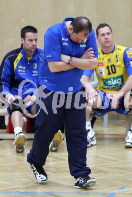 Volleyball. MEVZA. SK Aich/Dob gegen VK Chemes Humenne. Martin Micheu (Aich/Dob), (Humenne). Bleiburg, am 15.2.2012.
Foto: Kuess 


---
pressefotos, pressefotografie, kuess, qs, qspictures, sport, bild, bilder, bilddatenbank