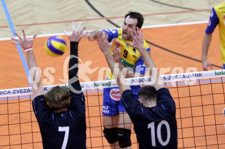 Volleyball. Austrian Volley League. AVL. SK Aich Dob gegen VBK Kelag Woerthersee Loewen. Andrej Grut, (Aich/Dob),  James Battiston, Brennon Dyer  (VBK). Bleiburg, 18.2.2012.
Foto: Kuess
---
pressefotos, pressefotografie, kuess, qs, qspictures, sport, bild, bilder, bilddatenbank